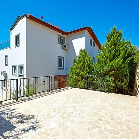 Villa Sleeps 10 Pool Air Con Wifi *