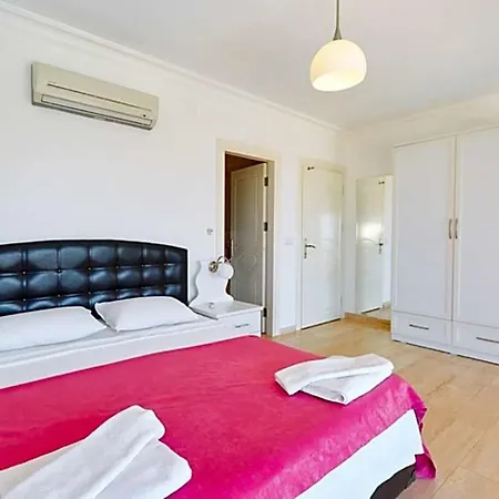 Sleeps 10 Pool Air Con Wifi